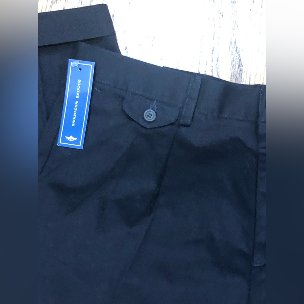 NWT Dockers Pleasted Relaxed Fit Cuffed Dress Pants Sz 36 x 29 - Picture 10 of 11